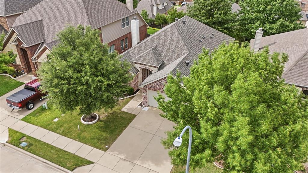 4521 Lakeside Hollow Street