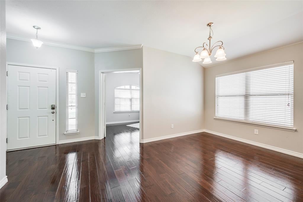 4521 Lakeside Hollow Street