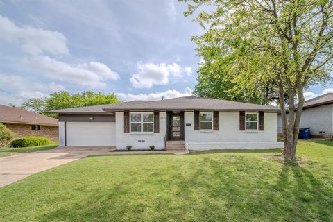 Photo of 5916 Sumatra Drive, Dallas, TX 75241 (MLS # 21225367)