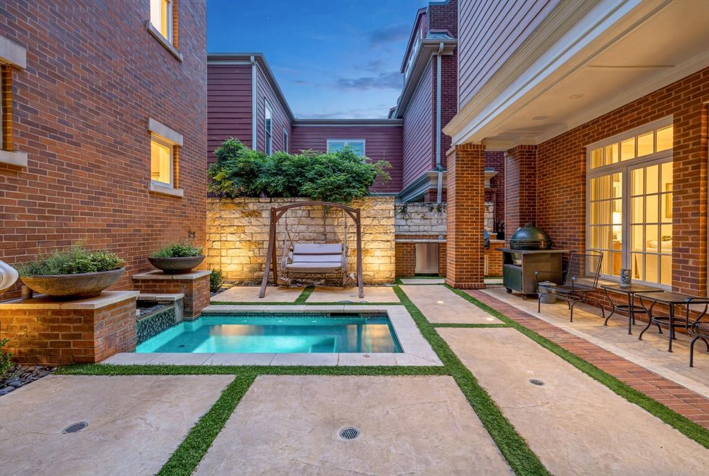 1507 Meeting Street