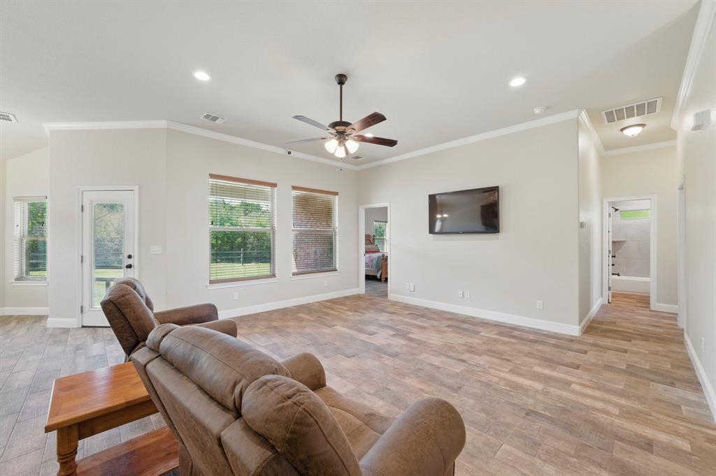 2304 Forest Hill Lane