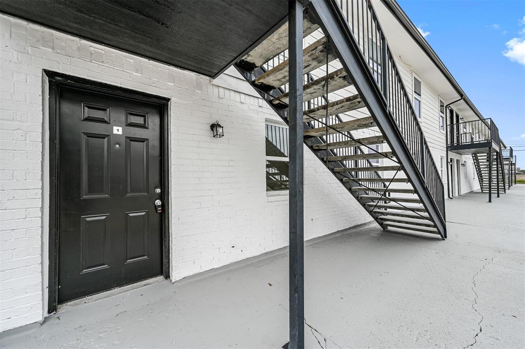 Van Alstyne Apartments - Residential Lease