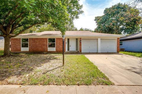 813 Colony Drive Crowley TX 76036