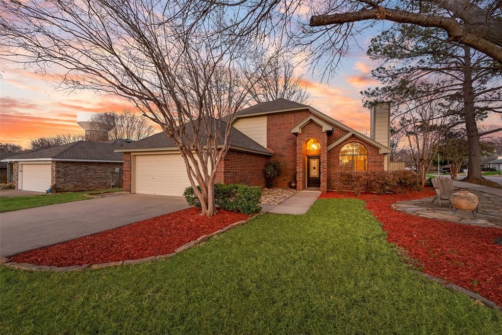 Photo of 471 Caviness Drive, Grapevine, TX 76051 (MLS # 21192362)