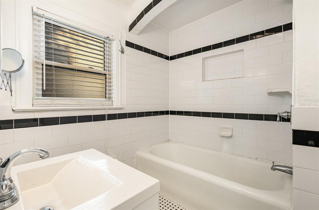 Hughes H G - Residential Lease