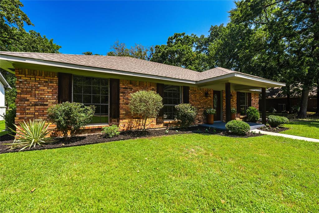 205 CEDARWOOD Drive