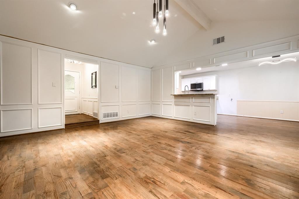 909 Columbus Court