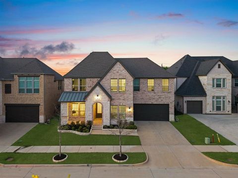 Photo of 2553 Hampstead Lane, Carrollton, TX 75010 (MLS # 21200330)