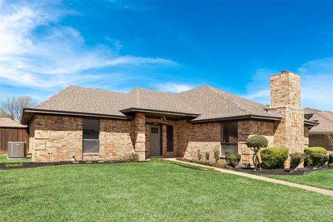 Photo of 2309 Crystal Creek Lane, Garland, TX 75040 (MLS # 21211845)