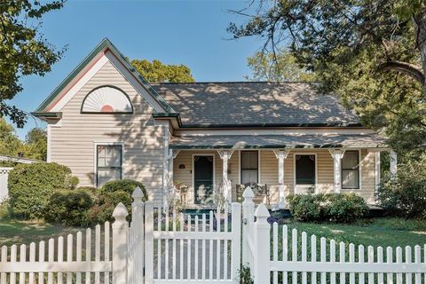 Photo of 318 S O Connor Road, Irving, TX 75060 (MLS # 21094714)