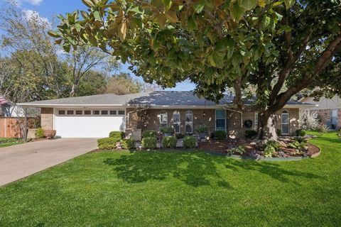 816 Donna Drive Hurst TX 76053