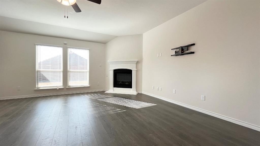 SILVERADO WEST PHASE 6 - Residential Lease