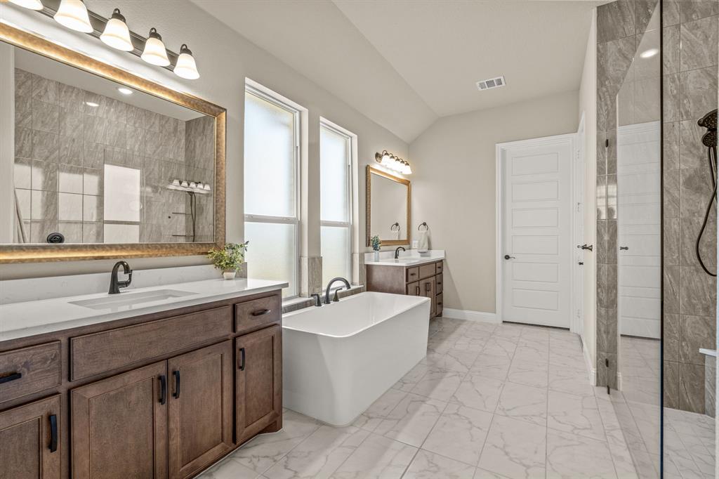 THE MEADOWS - Residential