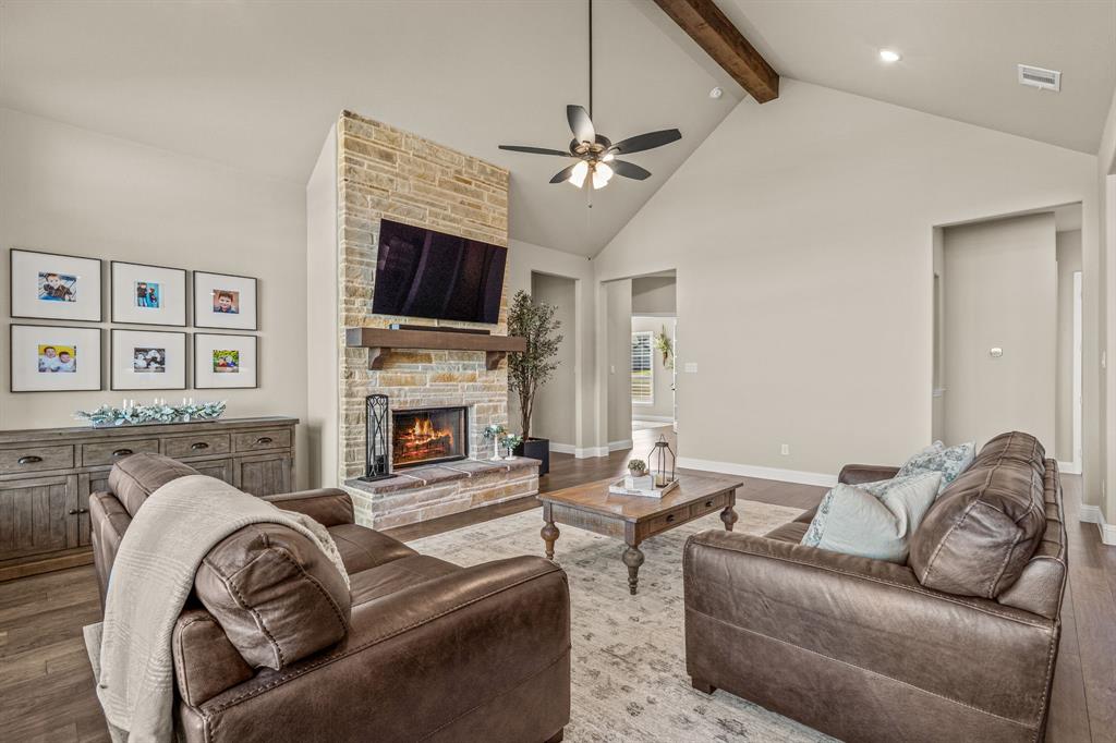 THE MEADOWS - Residential