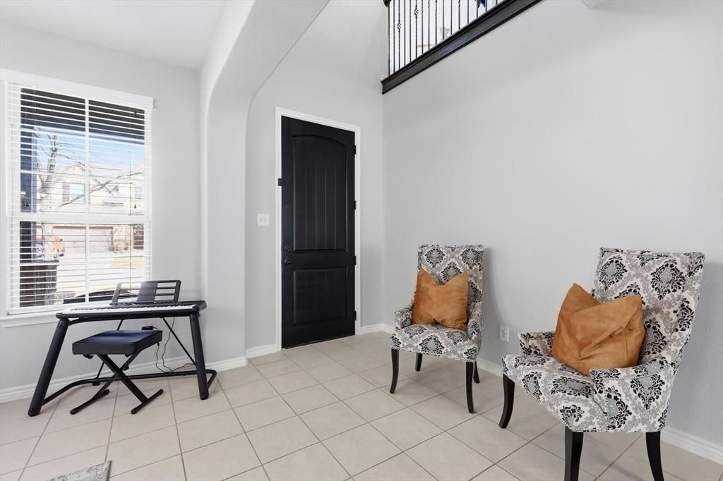 Photo of 1316 Realoaks Drive, Fort Worth, TX 76131 (MLS # 21189800)