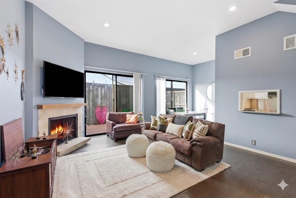 5990 Lindenshire Lane 111