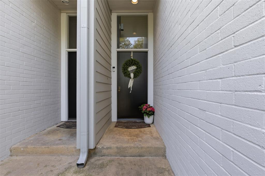 5990 Lindenshire Lane 111