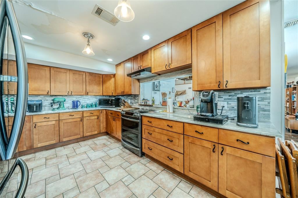 1202 Driftwood Drive