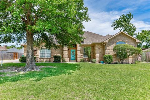 Photo of 908 Wheeler Creek Drive, Gainesville, TX 76240 (MLS # 21261261)