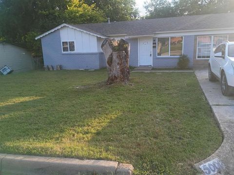 Photo of 5000 Wilmington Drive, Fort Worth, TX 76107 (MLS # 21330299)