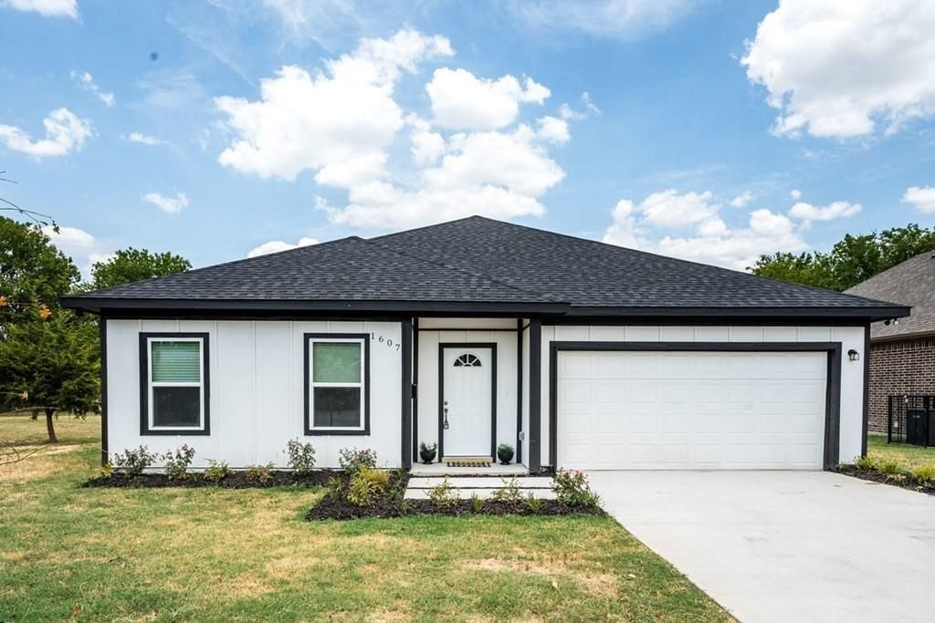 Photo of 1607 Park Street, Kaufman, TX 75142 (MLS # 21215324)