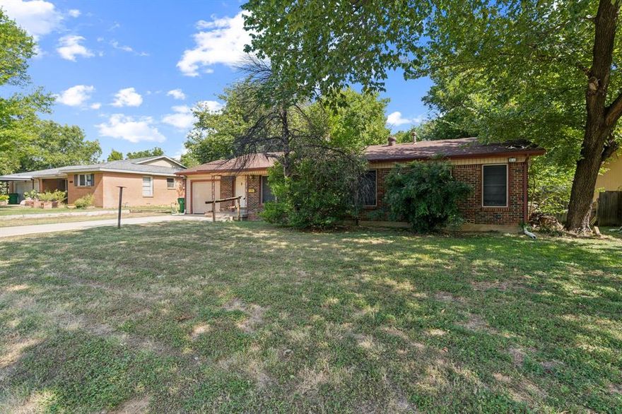 Looking for a large 5-bedroom home in Haltom City with outdoor space and privacy? 5313 Fossil Drive delivers 2,393 sq ft of flexible living on a quiet cul-de-sac  parks, and playgrounds—a rare combination in this price range 
This single-story home offers five true bedrooms and two full baths, ideal for large families, multigenerational living, or buyers needing home offices or flex rooms. Inside, you’ll find luxury vinyl plank and ceramic tile flooring, a spacious living area, and an eat-in kitchen with abundant cabinetry, pantry storage, dual sink areas, and backyard views.
The primary suite is oversized, featuring space for a sitting area, a walk-in closet, and a private bath with dual vanities. One of the standout features is the large solarium-sunroom, creating additional living space perfect for a playroom, second living area, or indoor-outdoor entertaining.
Outside, the 0.28-acre lot provides a covered patio, open deck, mature trees, and a large grassy backyard—ideal for gatherings, pets, or future upgrades. The converted garage and additional parking add versatility for storage, workshop space, or hobby use.
Key highlights buyers are searching for:
? 5 bedrooms, single story
? Cul-de-sac location
? Large lot with outdoor living space
? No HOA
? Birdville ISD
Conveniently located with quick access to TX-183, Loop 820, and nearby shopping and dining, this home offers space, privacy, and location at an increasingly hard-to-find price point.