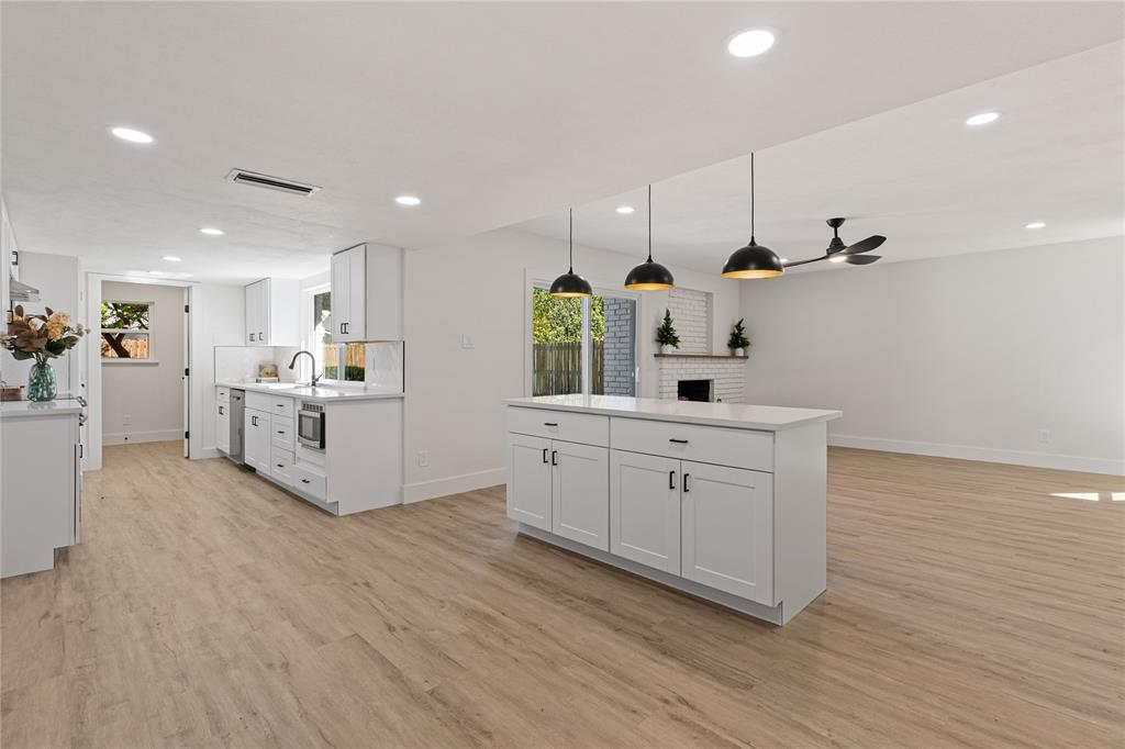 White Rock Village 01 - Residential