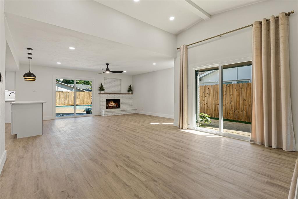 White Rock Village 01 - Residential