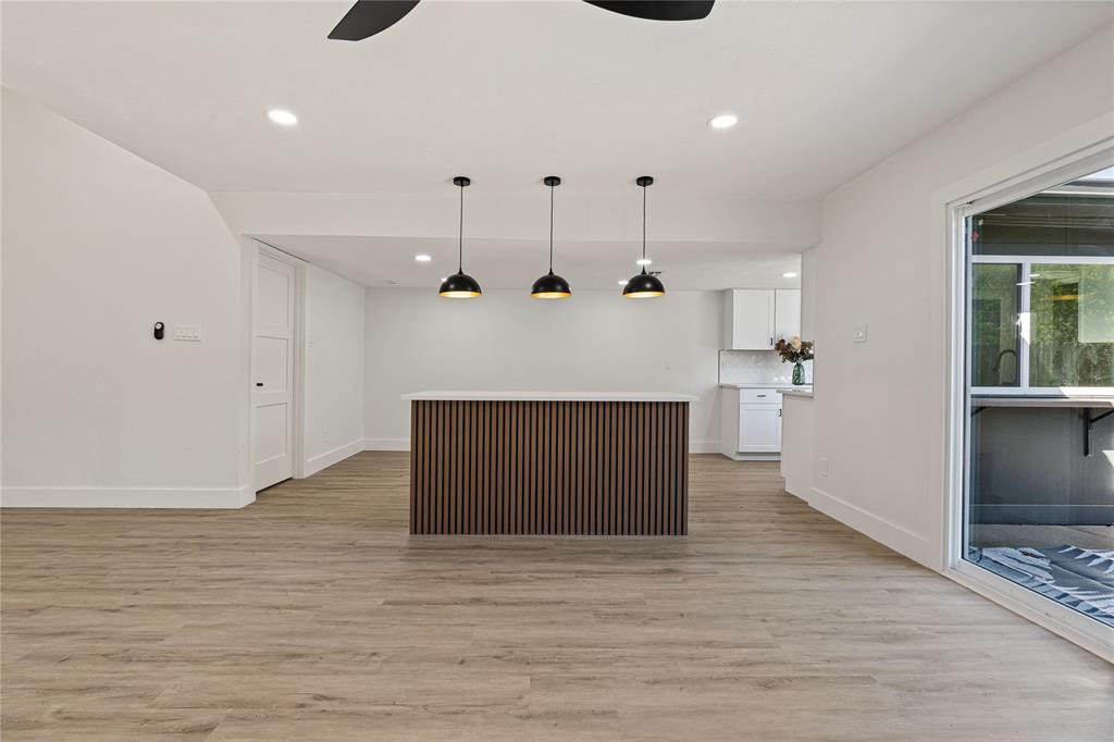 White Rock Village 01 - Residential