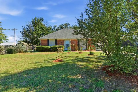 Tiny photo for 405 Mustang Trail, Granbury, TX 76049 (MLS # 21101645)