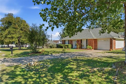 Tiny photo for 405 Mustang Trail, Granbury, TX 76049 (MLS # 21101645)