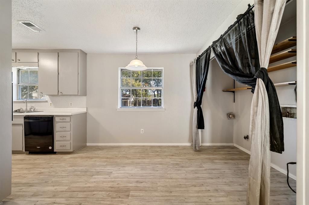 Azle, Texas 76020, United States, 3 Bedrooms Bedrooms, ,2 BathroomsBathrooms,Residential,Active,30141