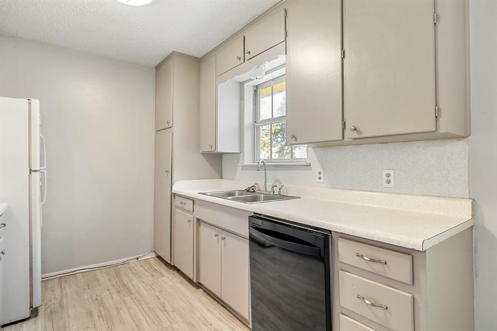 Azle, Texas 76020, United States, 3 Bedrooms Bedrooms, ,2 BathroomsBathrooms,Residential,Active,30141