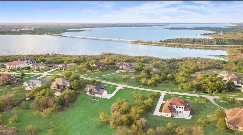 1016 Mallard Pointe Drive