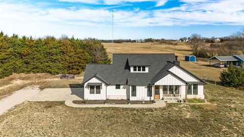 Photo of 4700 County Road 1040, Celeste, TX 75423 (MLS # 21154674)