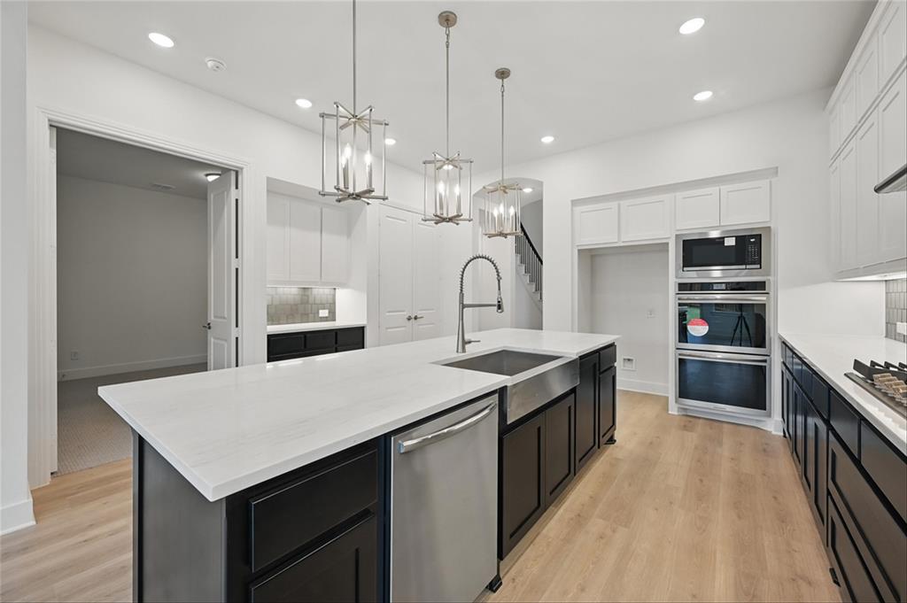 2021 Rolling Oaks Drive