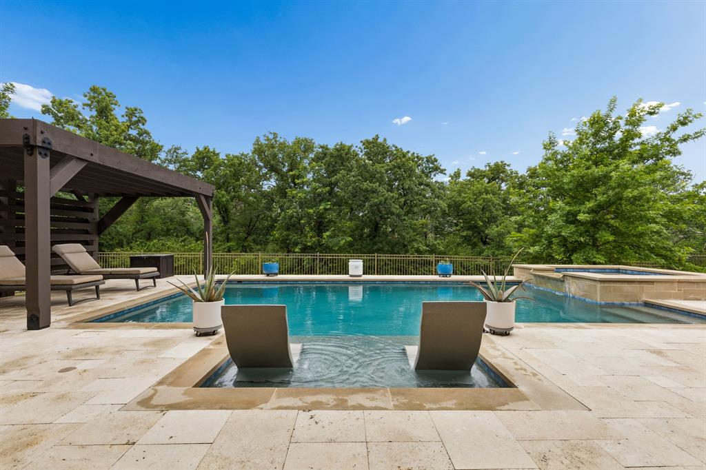 9121 Pecan Woods Trail
