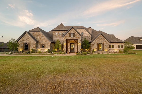 10613 KYLE CIR, BURLESON, TX 76028 - Image c24ddf79dec3cbc7f7a380b667a2c421/563745513