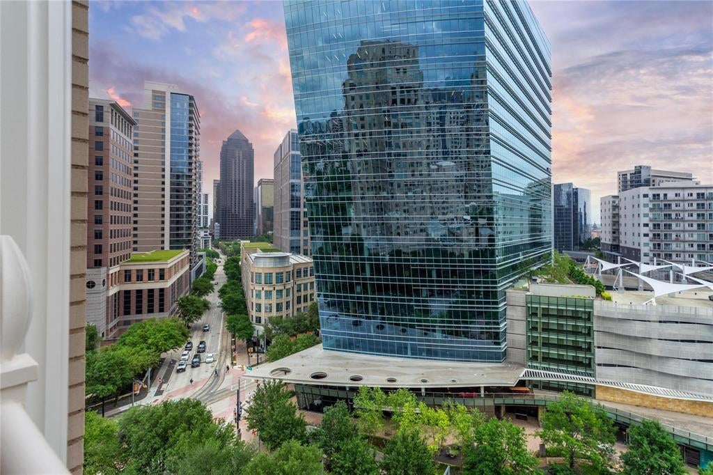 2525 N PEARL Street 1004