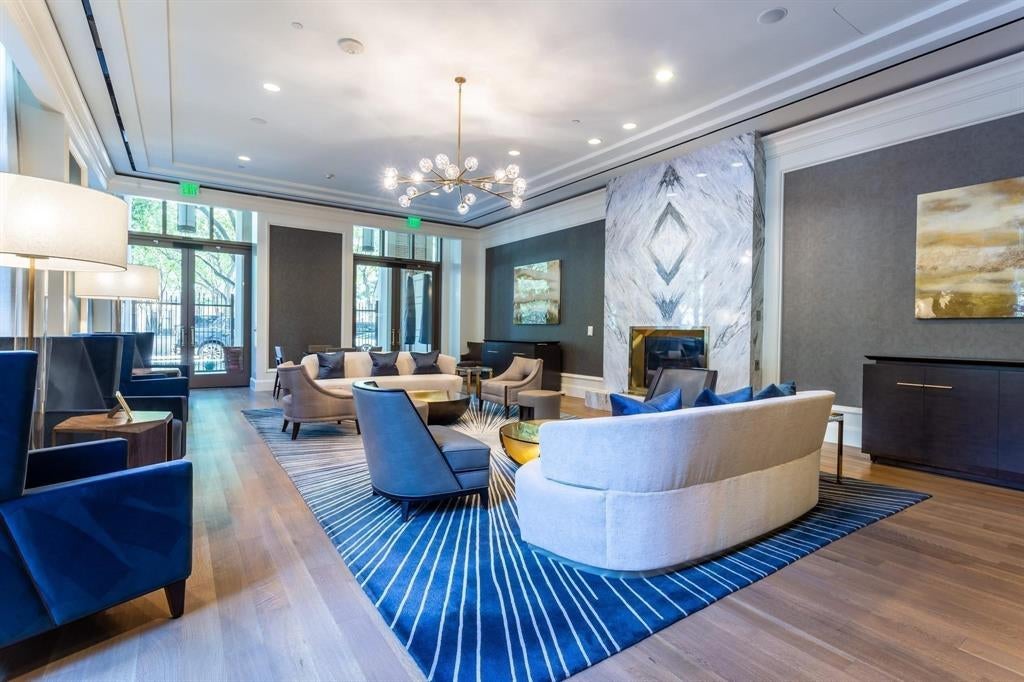 2525 N PEARL Street 1004