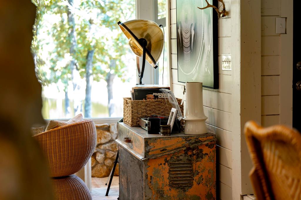 A100066 - A0066 G BASS - Farm