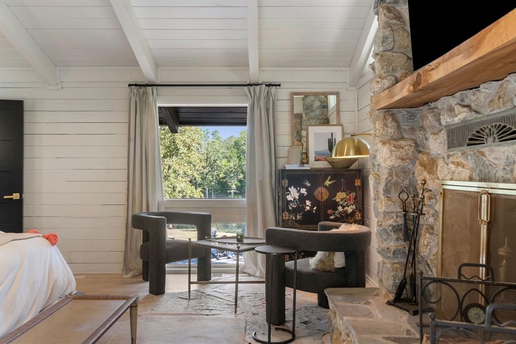 A100066 - A0066 G BASS - Farm