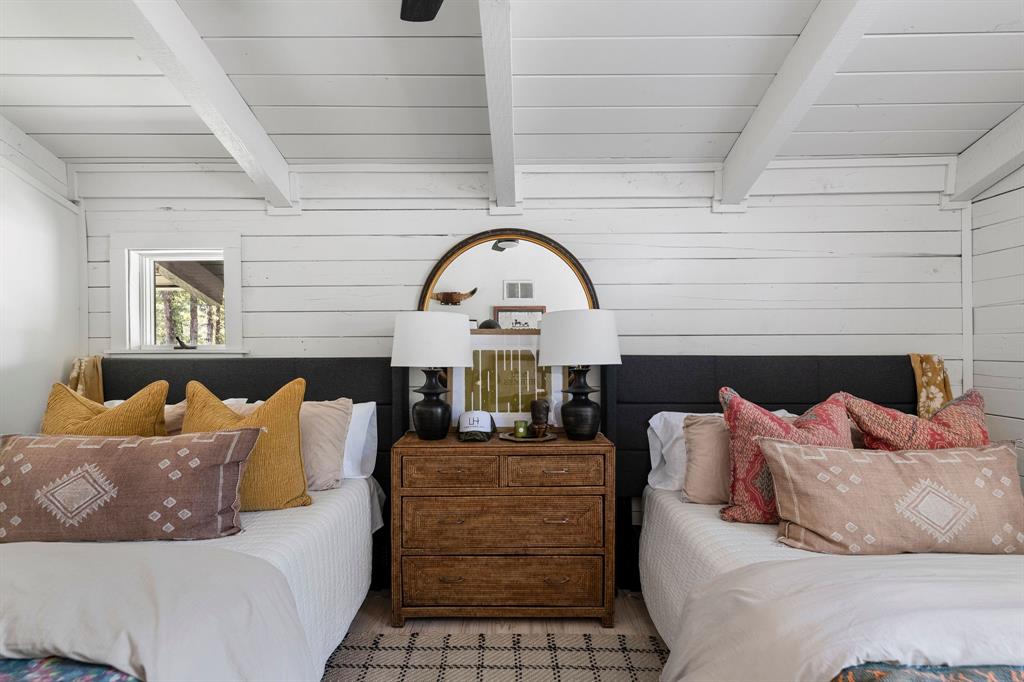 A100066 - A0066 G BASS - Farm