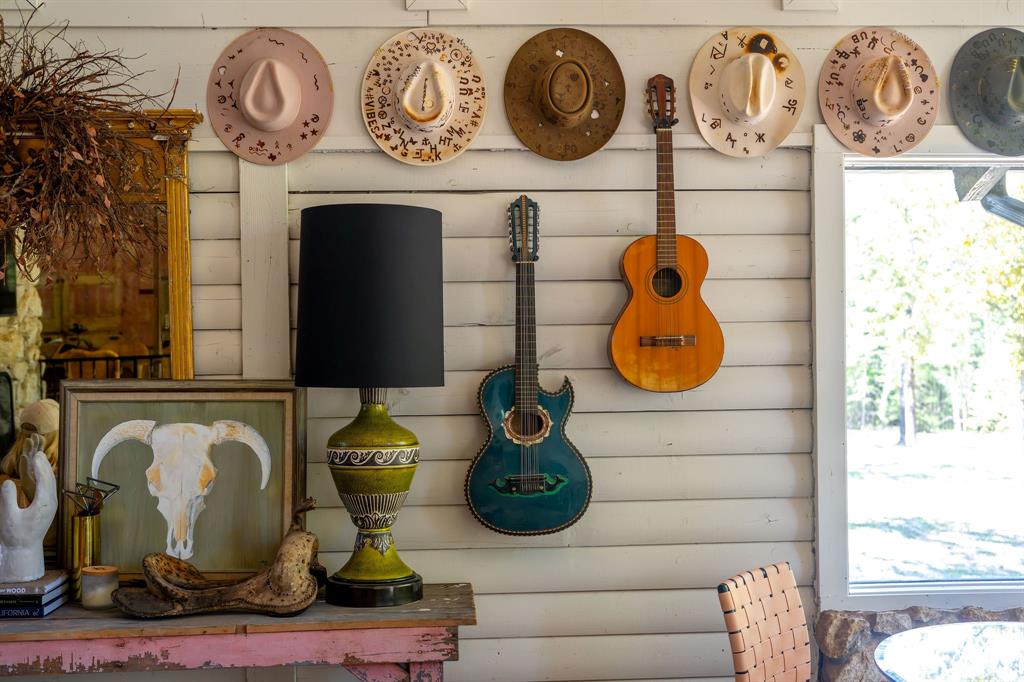 A100066 - A0066 G BASS - Farm