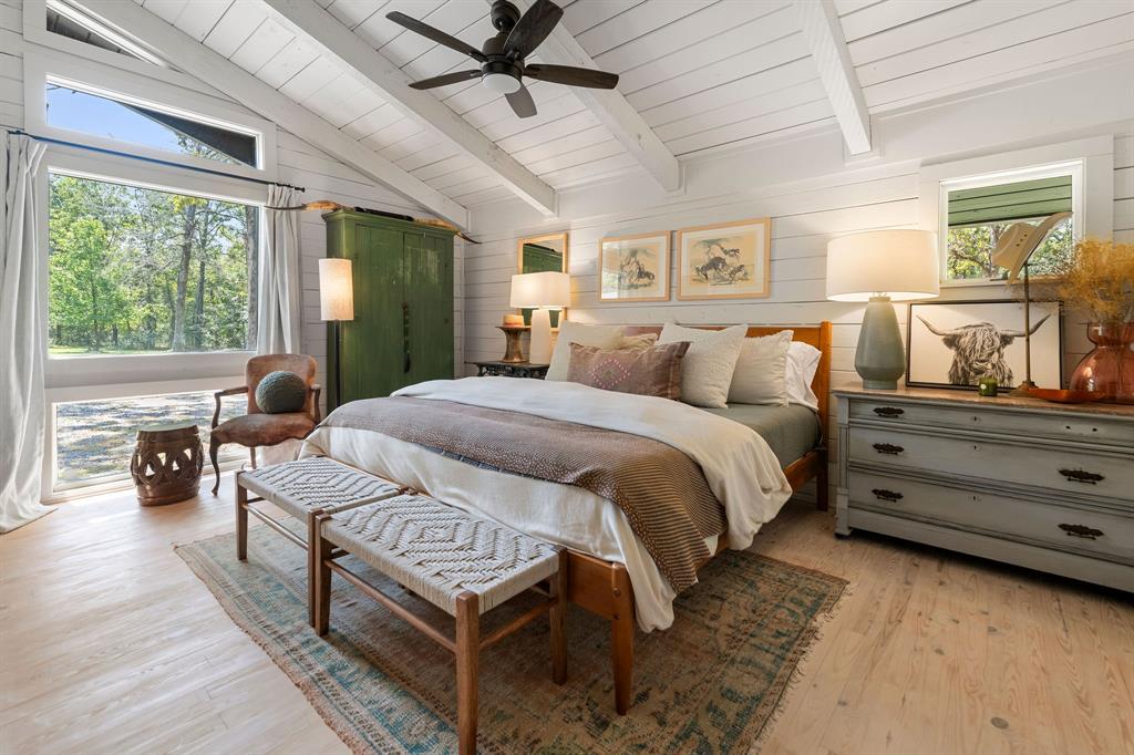 A100066 - A0066 G BASS - Farm