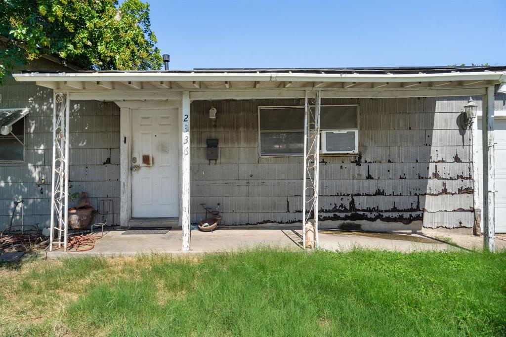 2336 Moneda Street