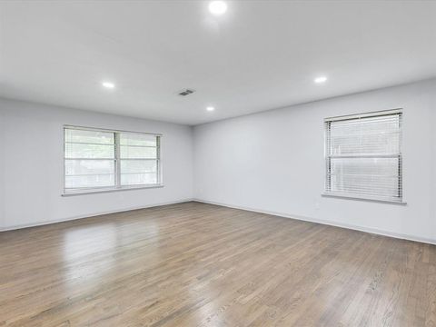 Tiny photo for 10039 Shadyview Drive, Dallas, TX 75238 (MLS # 21201196)