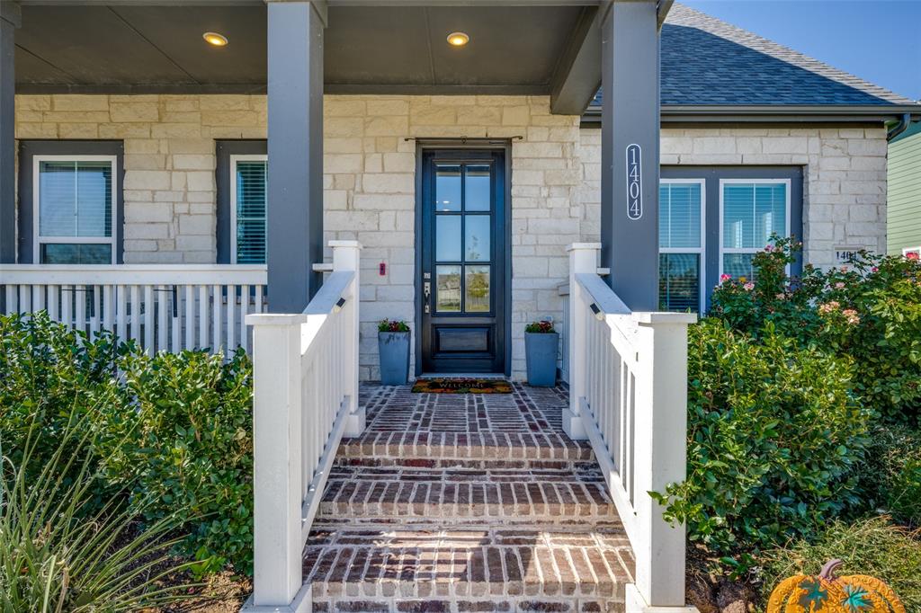 1404 S Pecan Parkway