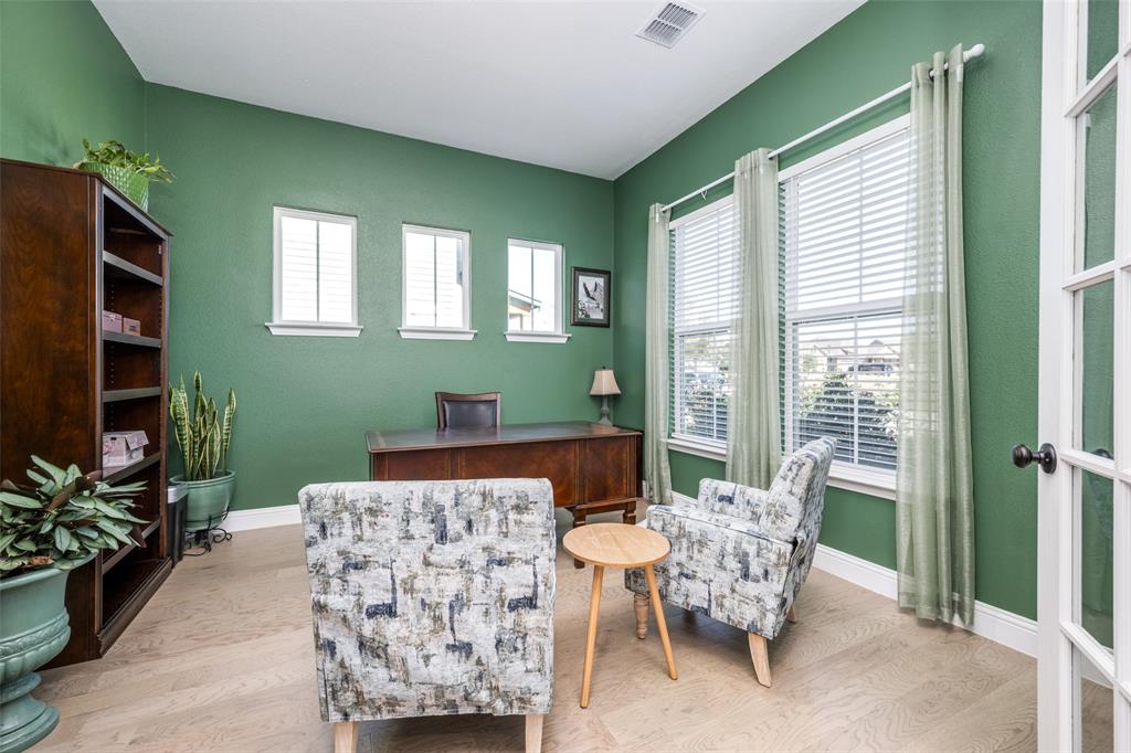 1404 S Pecan Parkway