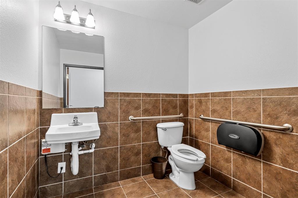 Johnson Street Plaza - Commercial Lease